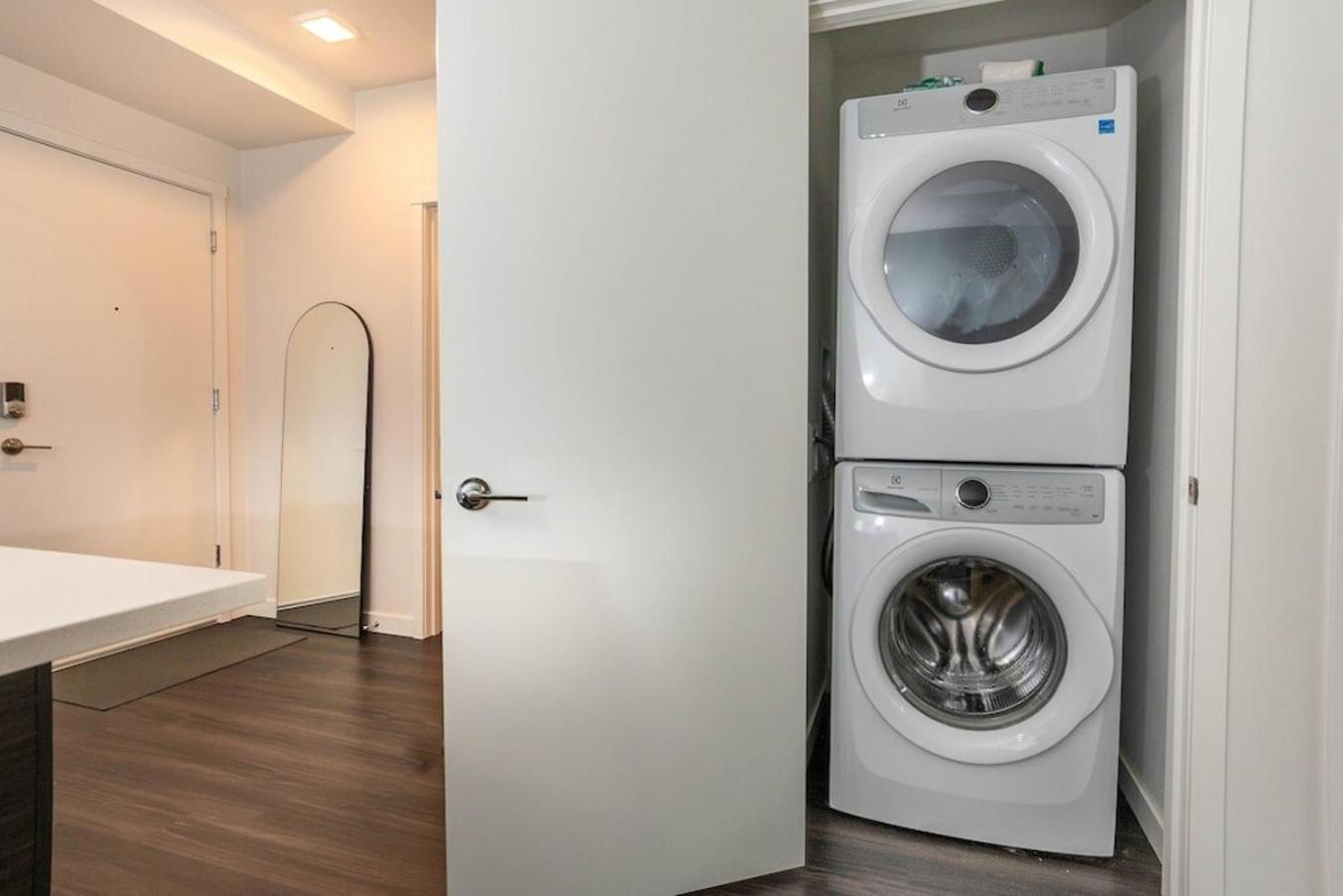 Self Check-In-Washer-Dryer-4Ksmart Tv-King Bed-Gym Tacoma Eksteriør bilde