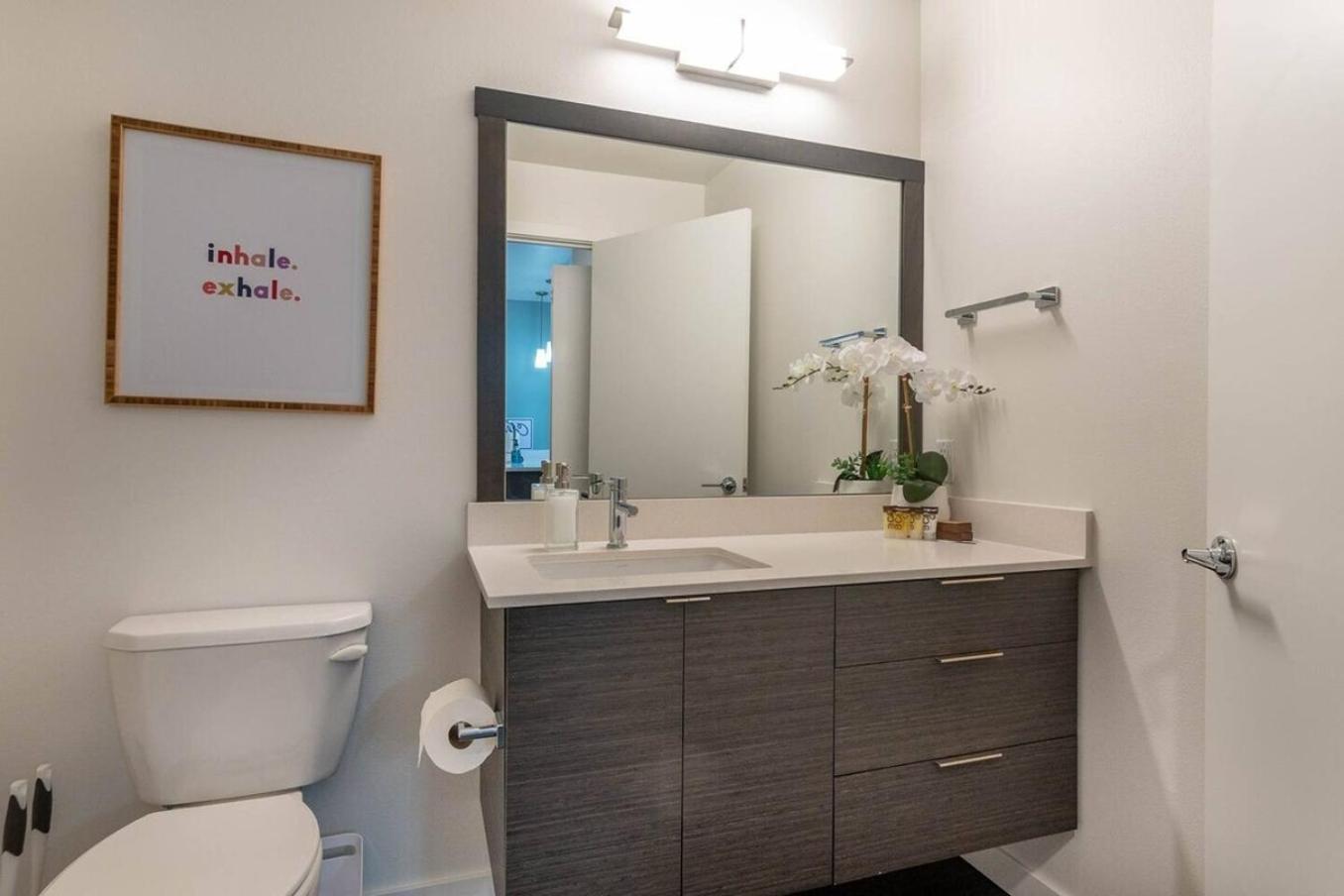 Self Check-In-Washer-Dryer-4Ksmart Tv-King Bed-Gym Tacoma Eksteriør bilde